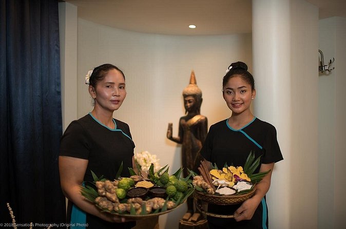 Four Hand Relaxing Oil Massage - Welcome drink, ambiance, and why the setting matters