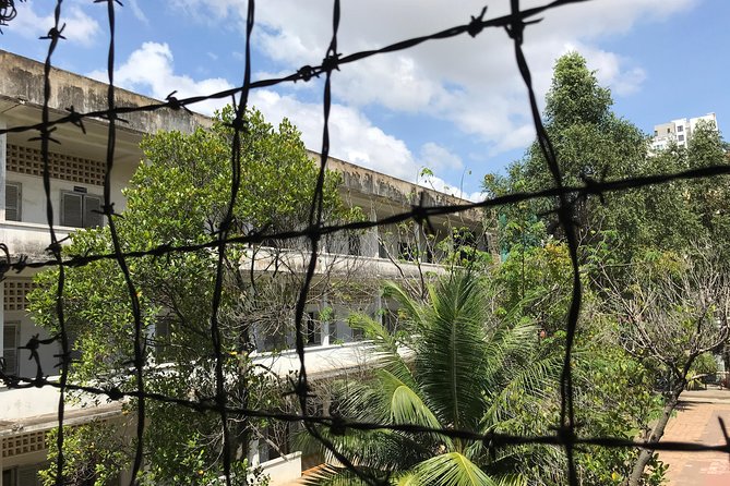 ( Free eSim) Phnom Penh Historical Full Day Tour - Tuol Sleng Genocide Museum: understanding the school-as-prison story