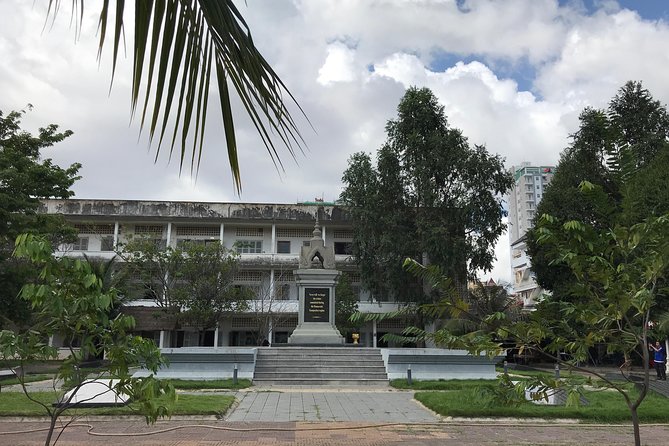 ( Free eSim) Phnom Penh Historical Full Day Tour - Price and logistics: what $40 really covers