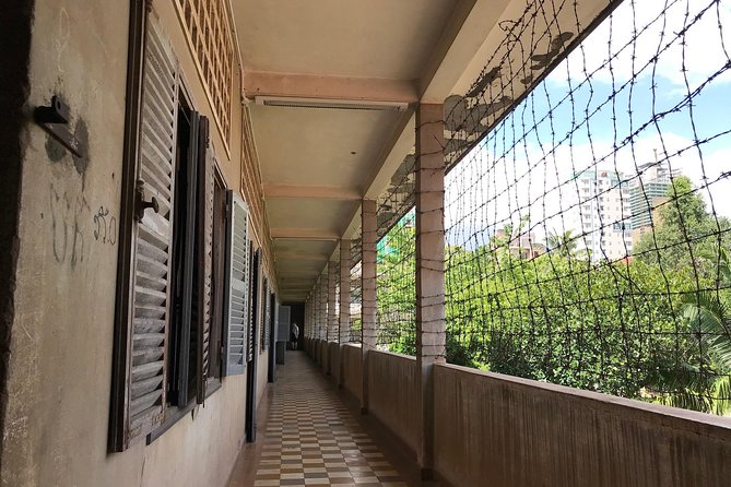 ( Free eSim) Phnom Penh Historical Full Day Tour - Phsa Thmey (Central Market) for 1937-era souvenirs and local life