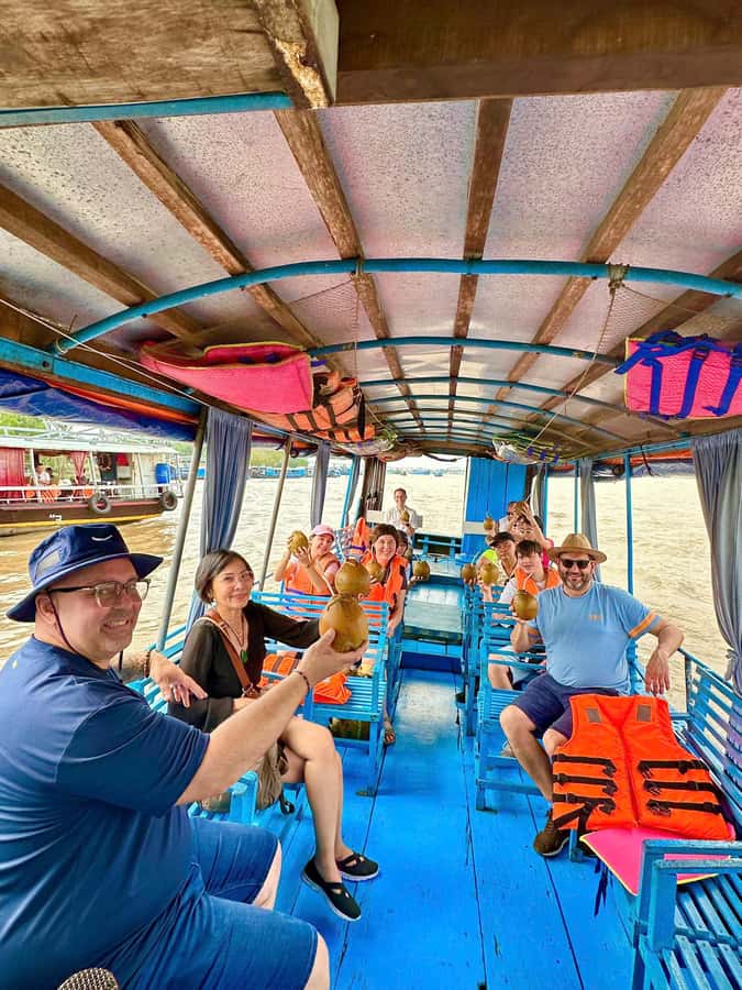 From HCM: Mekong Delta Floating Market 3days exit Phnom Penh - Guide and transport reliability: the part that can make or break your day