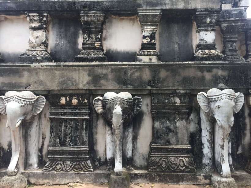 From Phnom Penh: Oudongk Mountain and Koh Chen Island Tour - From Phnom Penh Pickup to the Calm Road Into Kampong Speu