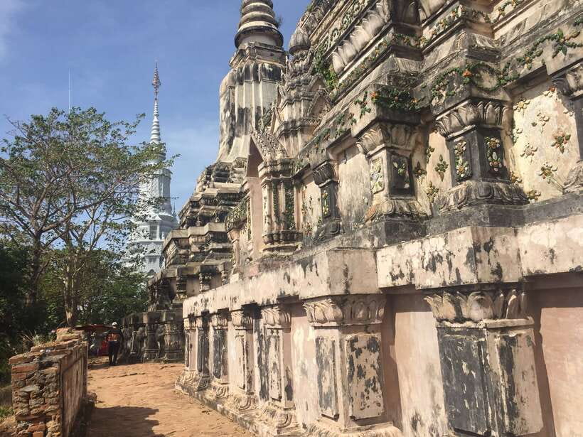 From Phnom Penh: Oudongk Mountain and Koh Chen Island Tour - The Buddhist Center and Nun Village: Understanding Life of Devotion