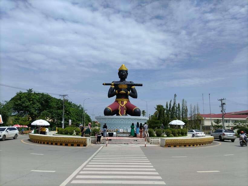 From Siem Reap: Battambang Day Trip Return or to Phnom Penh - Ta Dumbong Kva Nhoung Black Man Statue: your quick Battambang anchor