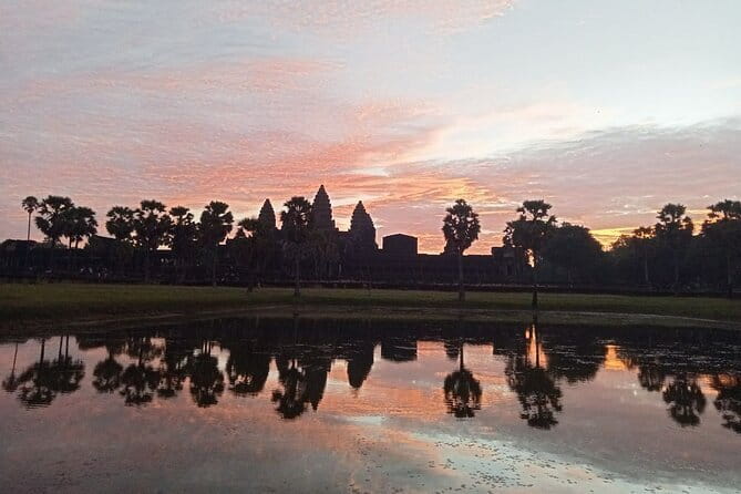 Full Day Angkor Wat Sunrise and Banteay Srei Tour - Preah Dak village: crafts, local life, and lunch decisions