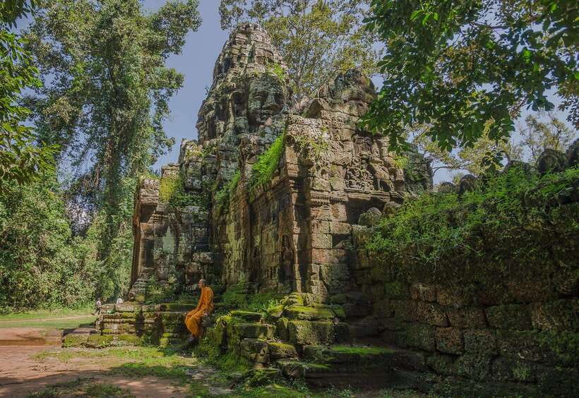 Full-Day Angkor Wat Sunrise and Sunset Private Tour - Angkor Wat later in the morning: what to watch for beyond the postcard