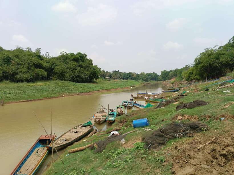 Full-day: Handicraft, Bamboo train, Killing cave, Bat Cave - Ek Phnom Temple and the Rural Switch: From City Sights to Outskirts
