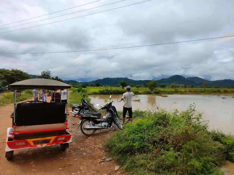 Full-day: Original bamboo train, Wat Banan, Phnom Sampov - The statue stop and the hanging bridge over the Sangke river