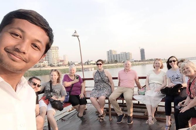 Full-Day Phnom Penh City Tours - Wat Phnom in 30 minutes: a tall temple and a quick reset