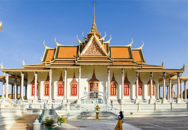 Full-Day Phnom Penh Sightseeing Tour & Killing Field - National Museum: pre-Angkorian artifacts in an old, museum-feeling shell