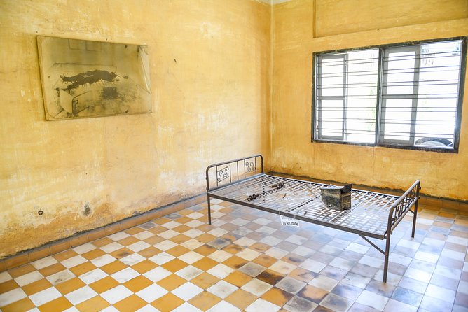 Full-Day Phnom Penh Sightseeing Tour & Killing Field - Royal Palace and the Silver Pagoda: seeing the details that photographs miss