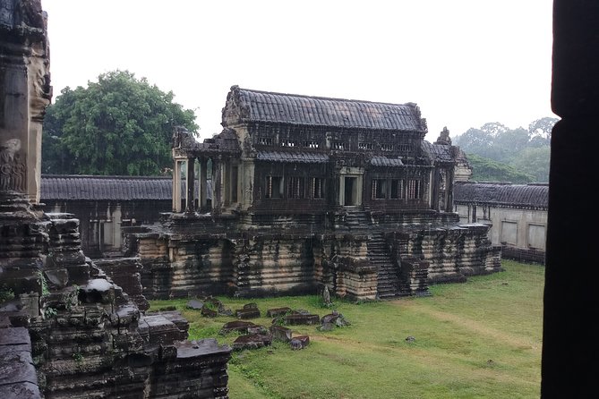 Full-Day Private Custom Tour in Siem Reap - Landmine Museum and silk weaving: thoughtful stops with real context