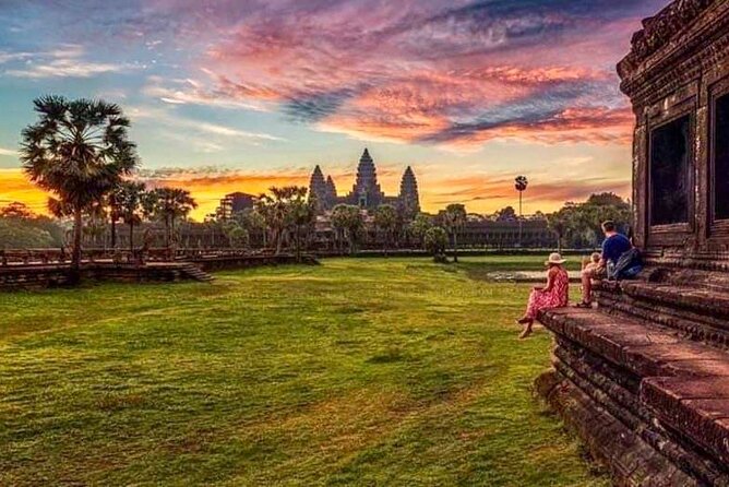 Full-day Private VIP Tour to Angkor Complex - Baphuon Temple: a 225m sandstone walkway with big viewpoint payoffs