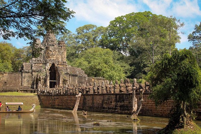 Full-day Private VIP Tour to Angkor Complex - Takeo and Banteay Kdei: a pyramid and a chamber maze (with one free stop)