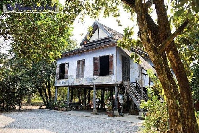 Full Day-Tour: Handicraft, Bamboo train, Killing cave. Bat cave - Wat Ek Phnom as your calm break on the north side