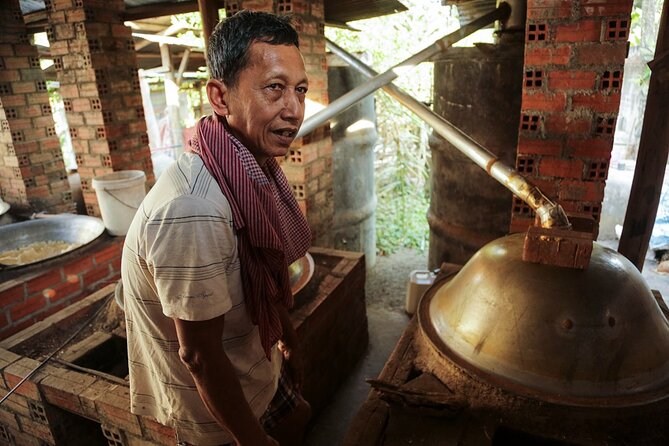 Full/Half Day Tuk TuK: Handicrafts Bambootrain Killing&Bat Caves - Phnom Sampeau: rat barbecue before the heavy history