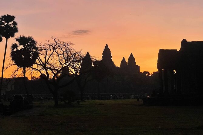 Golden Hours: Angkor wat sunrise photography tour with a pro! - Stop 2: Bayon at Angkor Thom, Breakfast Break, and Those Famous Faces