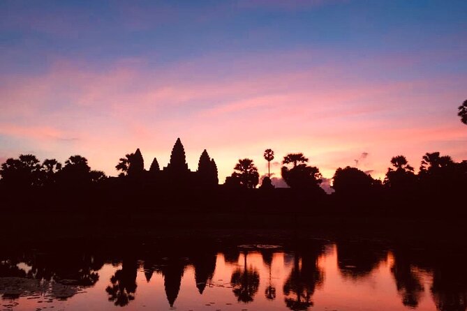 Golden Hours: Angkor wat sunrise photography tour with a pro! - The Extra Later Stop: Siem Reap Night Market Mention and Banteay Kdei