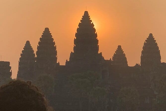 Golden Sunrise at Angkor Wat Private Guided Tour - Temple pass and meals: how the costs usually work
