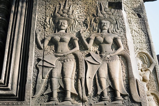 Guided Private A/C vehicle Tour Angkor Wat and Small Circle and Five Extras - Small temples and big clues: Prasat Kravan, Bat Chum, and Srah Srang