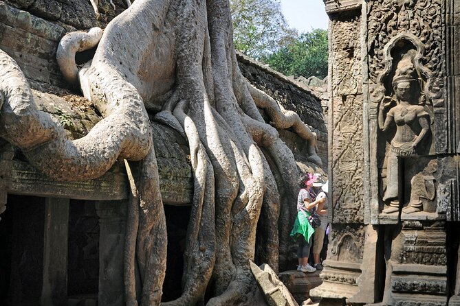 Guided Private A/C Vehicle Tour to Angkor Wat and Small Circle with Two Extras - Lunch Break at Srah Srang, With a Real Choice