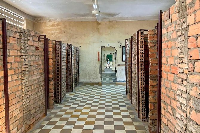 Half-Day Phnom Penh City Tours - Independence Monument: the quick history lesson that sets the tone