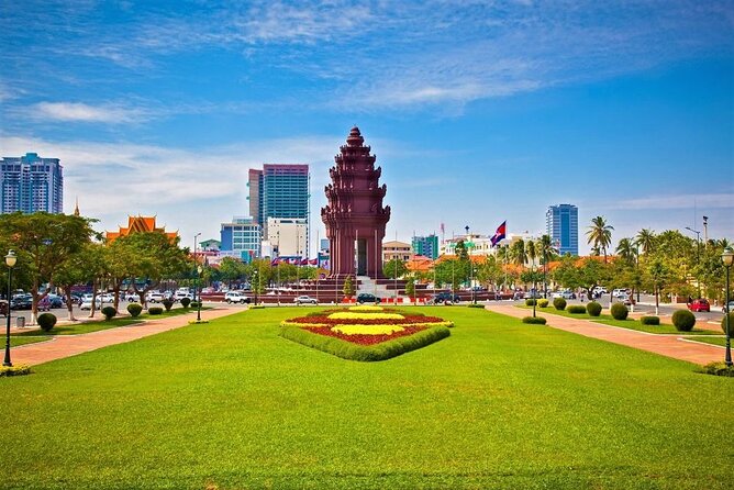 Hidden Phnom Penh City Tour, Royal Palace, Wat Phnom - Where you meet at Papa Pain by Soriya Center Point
