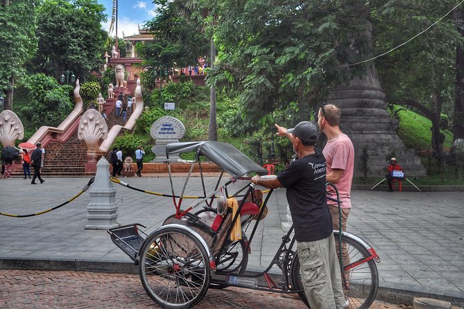 Hidden Phnom Penh City Tour, Royal Palace, Wat Phnom - A full hour of Phnom Penh street life by cyclo