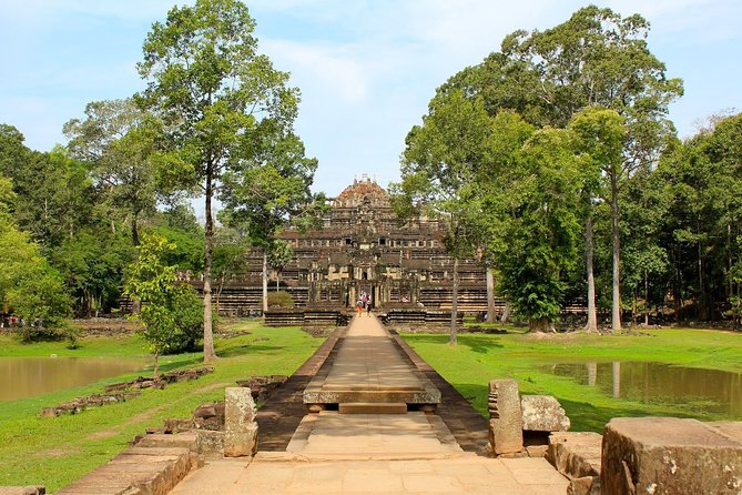 Highlight of Angkor Complex 2 Days Private Tour - Day 1: Angkor Thom highlights, tree temples, and a quieter jungle stop