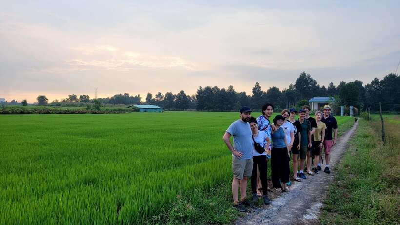 Ho Chi Minh City: 2-Day Bike & Kayak Mekong Delta Tour - Food and culture: cooking class, honey tea, karaoke, and Đàn Ca Tài Tử