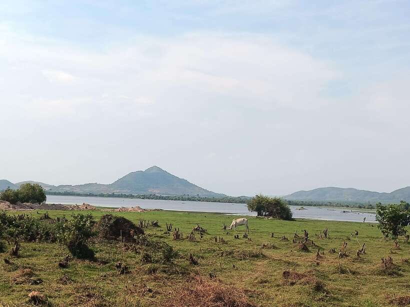 Kampot Countryside include Pepper farm,Kep crab market beach - Brateak Krola Lake: an artificial lake with a difficult story