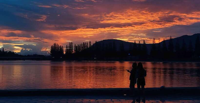 Kampot: Free Sunset Walking Tour - The walk through old Kampot: how the story unfolds