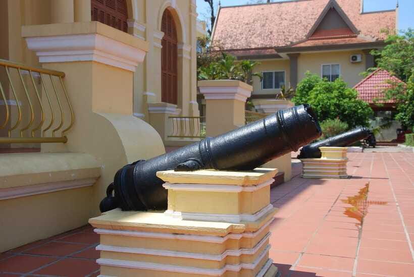 Kampot: Free Sunset Walking Tour - A fair heads-up: pacing, hearing, and comfort