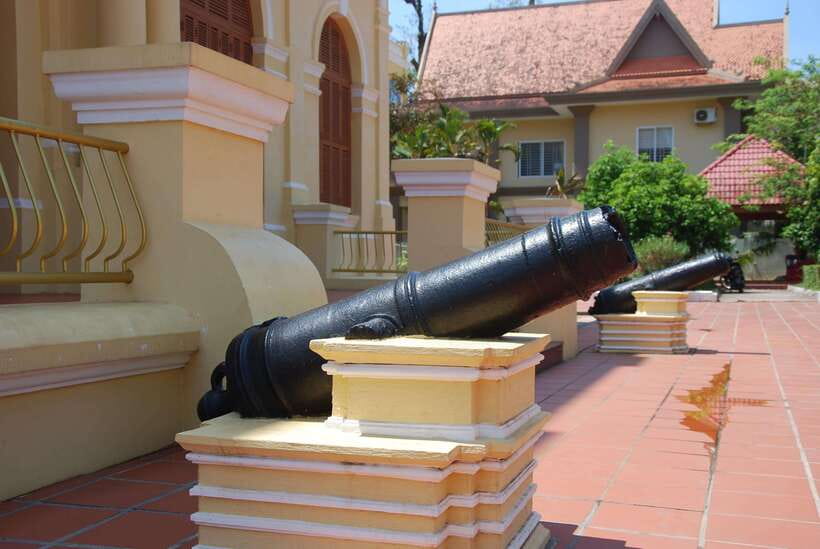 Kampot: Free Sunset Walking Tour - Where you meet: Monkey Republic at the 5pm start