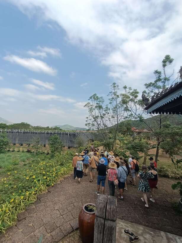 Kampot: Full-day Countryside Tour with Pepper Farm and Kep - Phnom Chhngok cave temple: 203 steps, Shiva bricks, big views