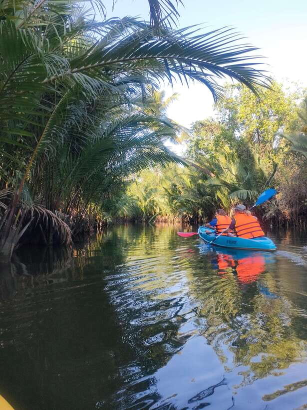 Kayaking tour around green cathedral - Your guide in English, plus the photo help you might want