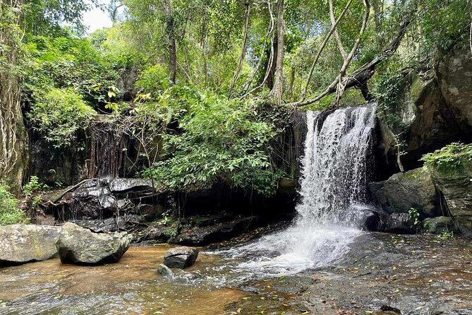 Kbal Spean Lingar River, Banteay Srei Temple & Pre Rup Tour - Kbal Spean riverbed carvings: the 3 km jungle hike and the seasonal waterfall