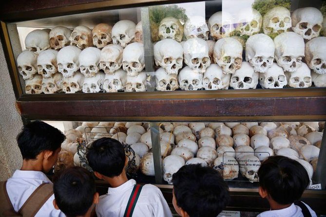 Killing field and Toul Sleng genocide museum Tour - The journey to Choeung Ek Killing Fields: context before you face the site