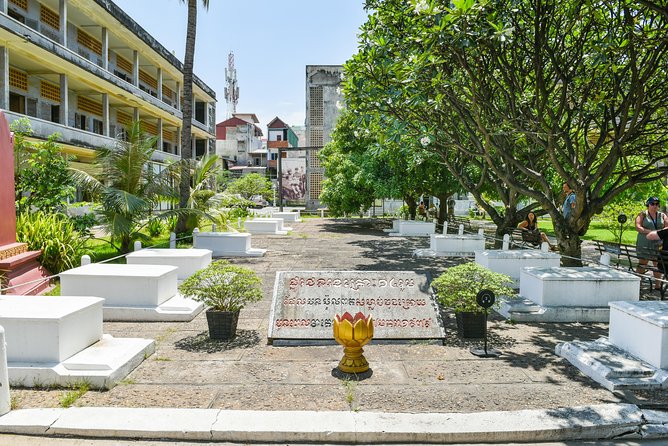 Killing Fields and Prison S21 Bus Tour - The real trade-off: convenience versus time to linger