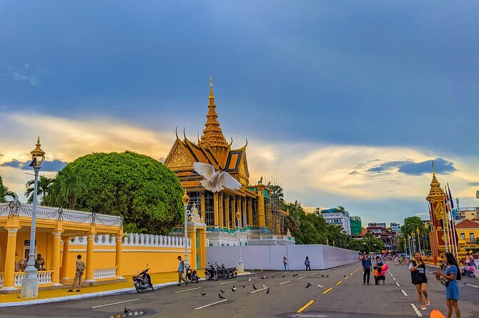 Koh Dach Silk Island and Phnom Penh Full Day Private Tour - Key Things You Will Notice