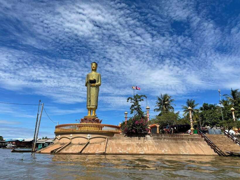 Kompong Kleang Floating Village Guide Tour from Siem Reap - Stop 2 Traditional Village: A Short Walk That Helps You Understand the Place