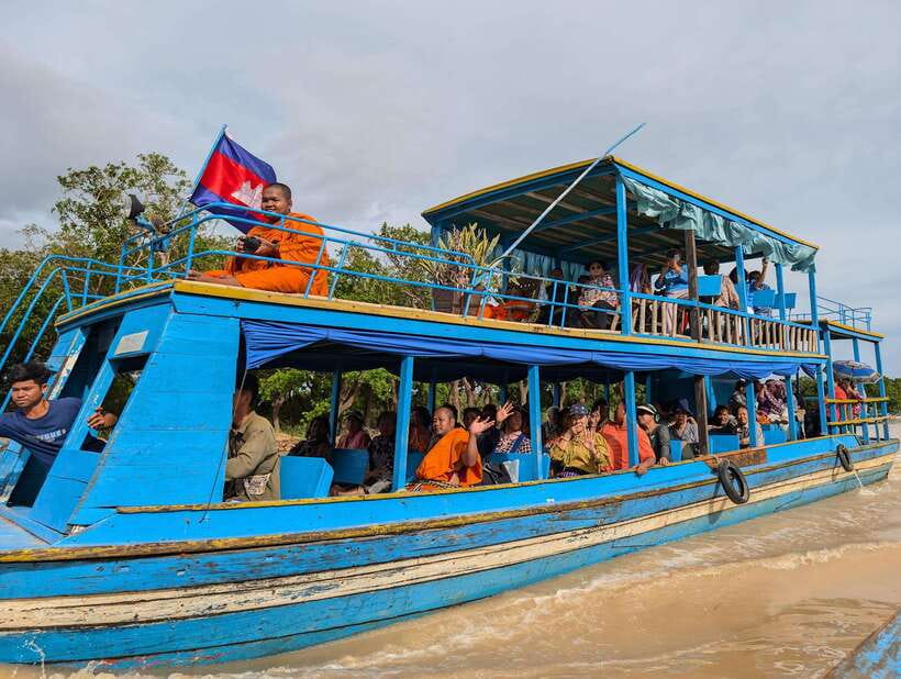 Kompong Kleang Floating Village Guide Tour from Siem Reap - The Main Time at Kompong Kleang: Photos, Viewpoints, and Real Stories