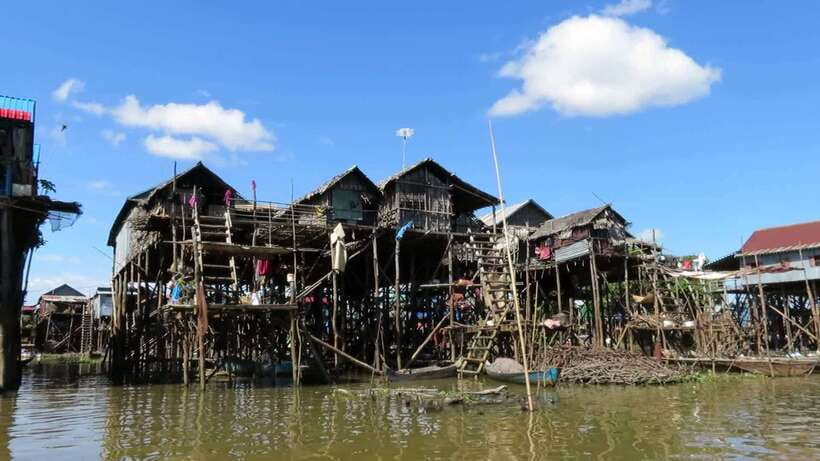 Kompong Phluk Floating Village Tour from Siem Reap - The stilted township: schools, pagoda, and homes that rise with the water