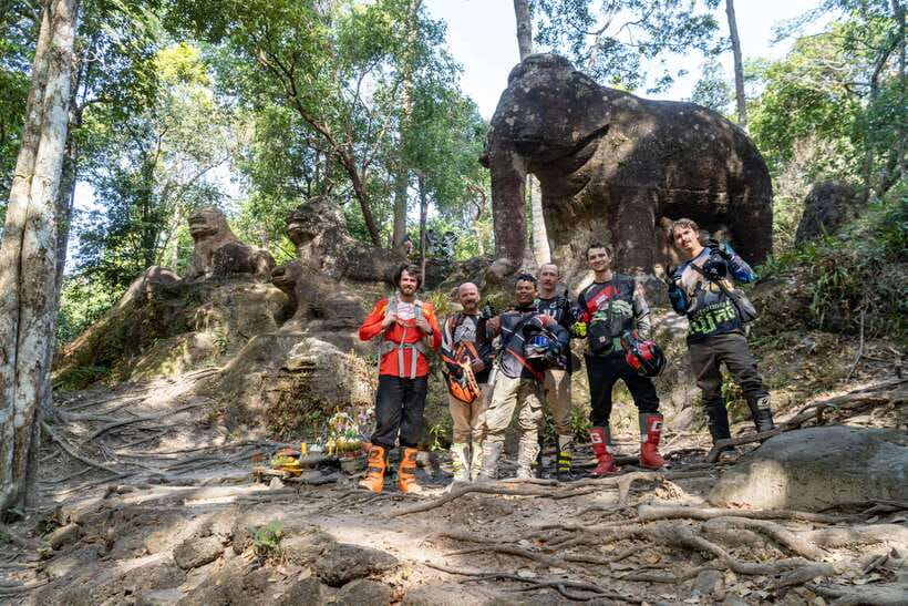 Krong Siem Reap: Kulen Mountain Trails Dirt Bike Adventure - Phnom Kulen Plateau Views: Riding Through Sacred Terrain