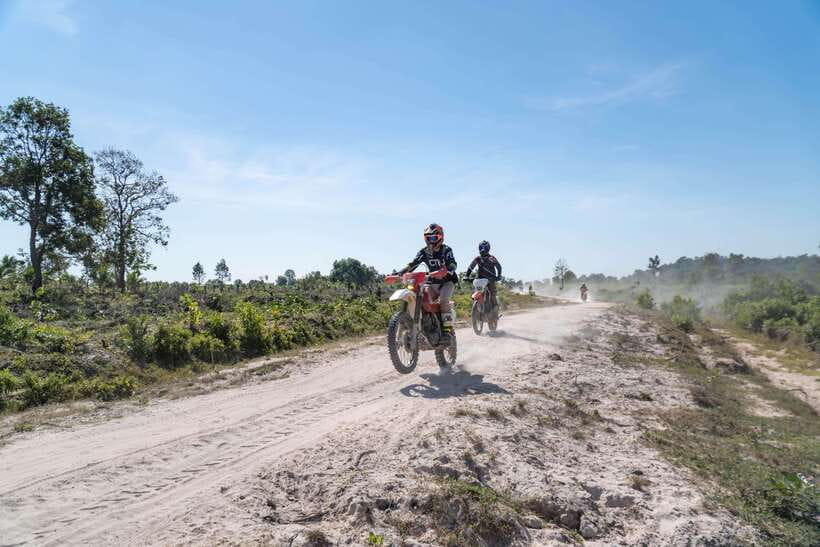 Krong Siem Reap: Kulen Mountain Trails Dirt Bike Adventure - River of 1000 Lingas: Carvings Along the Riverbed