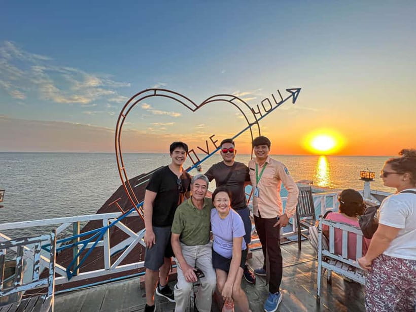 Kulen Mountain Tour with Picnic and Floating Village Sunset - The Poeng Ta Kho cliff stop: when the terrain becomes the photo