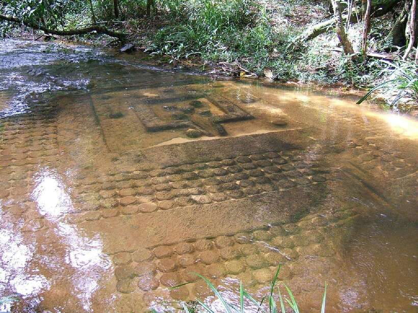 Kulen Mountain Waterfall Tour - Wat Preah Ang Thom: The Reclining Buddha Stop With a Full Hour