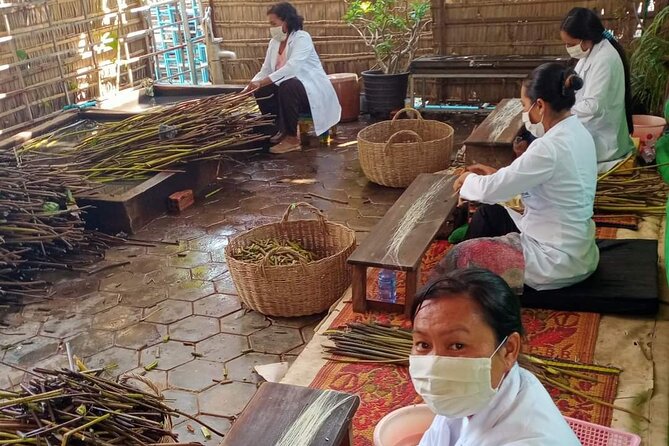 Lotus Silk Farm: Discover Learn and Experiment the Lotus Flower - Lotus Silk Farm: a lotus workshop that feels like a real craft day
