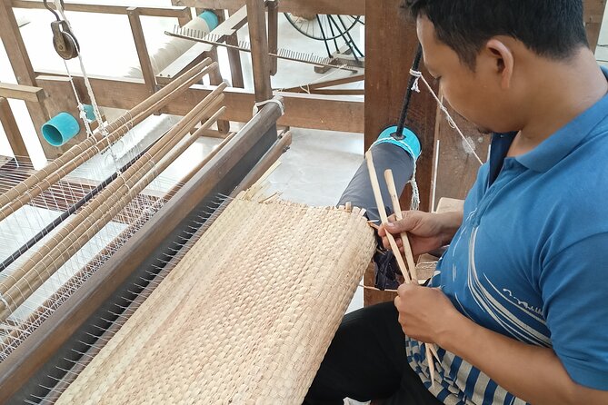 Lotus Silk Farm: Discover Learn and Experiment the Lotus Flower - Six lotus handicraft workshops, station by station
