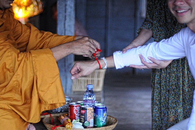 Monk Blessing Ceremony in Siem Reap - Sarong, robe change, and what to do when you get soaked